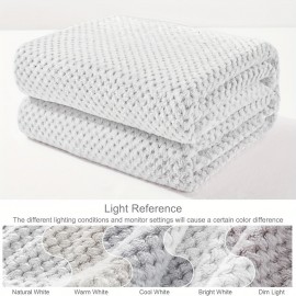 1pc コージーワッフル織りフランネルフリーススローブランケット - 超ソフト、暖かい、アレルギーフリー、洗濯機洗い可能、ソファやベッドに最適、コンテンポラリースタイル、オールシーズン、ホワイト