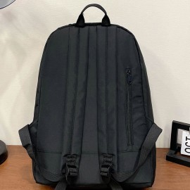 耐久性ポリエステル製バックパック、軽量で調節可能なストラップ、ジッパー付きラップトップコンパートメント - 学校、大学、旅行に最適 - 男女兼用のスリークブラックデザイン、学校用バックパック