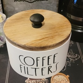コーヒーフィルタ用の木製コンテナ、蓋付きで、ファームハウス調のデザインで、フィルタを収納し、ファームハウス調のコーヒーバーデコレーションを実現できます。